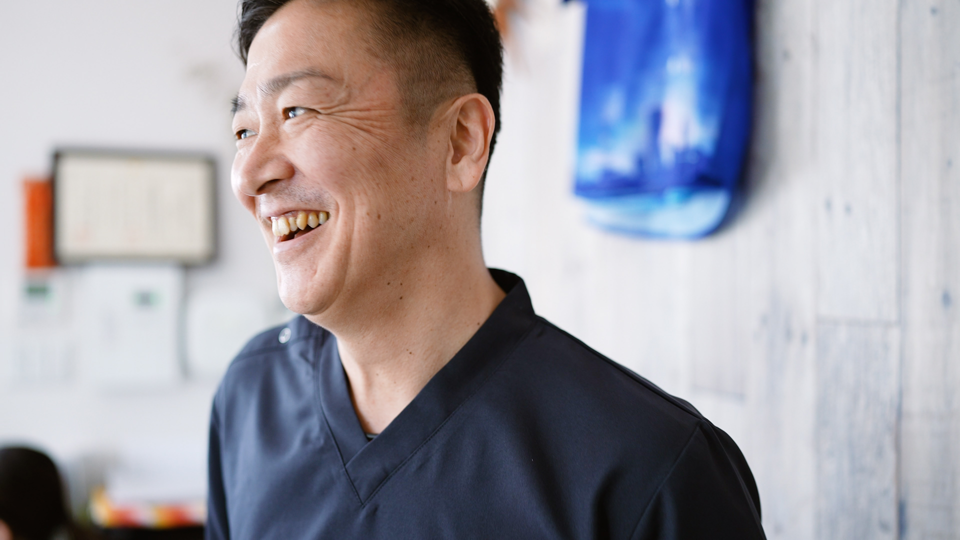写真：大阪府貝塚市のきしがみ整骨院の男性院長の笑顔